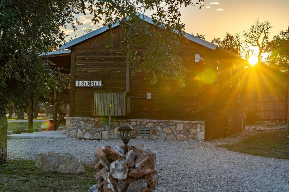 פרדריקסברג Rockin' R - Rustic Star Cabin מראה חיצוני תמונה